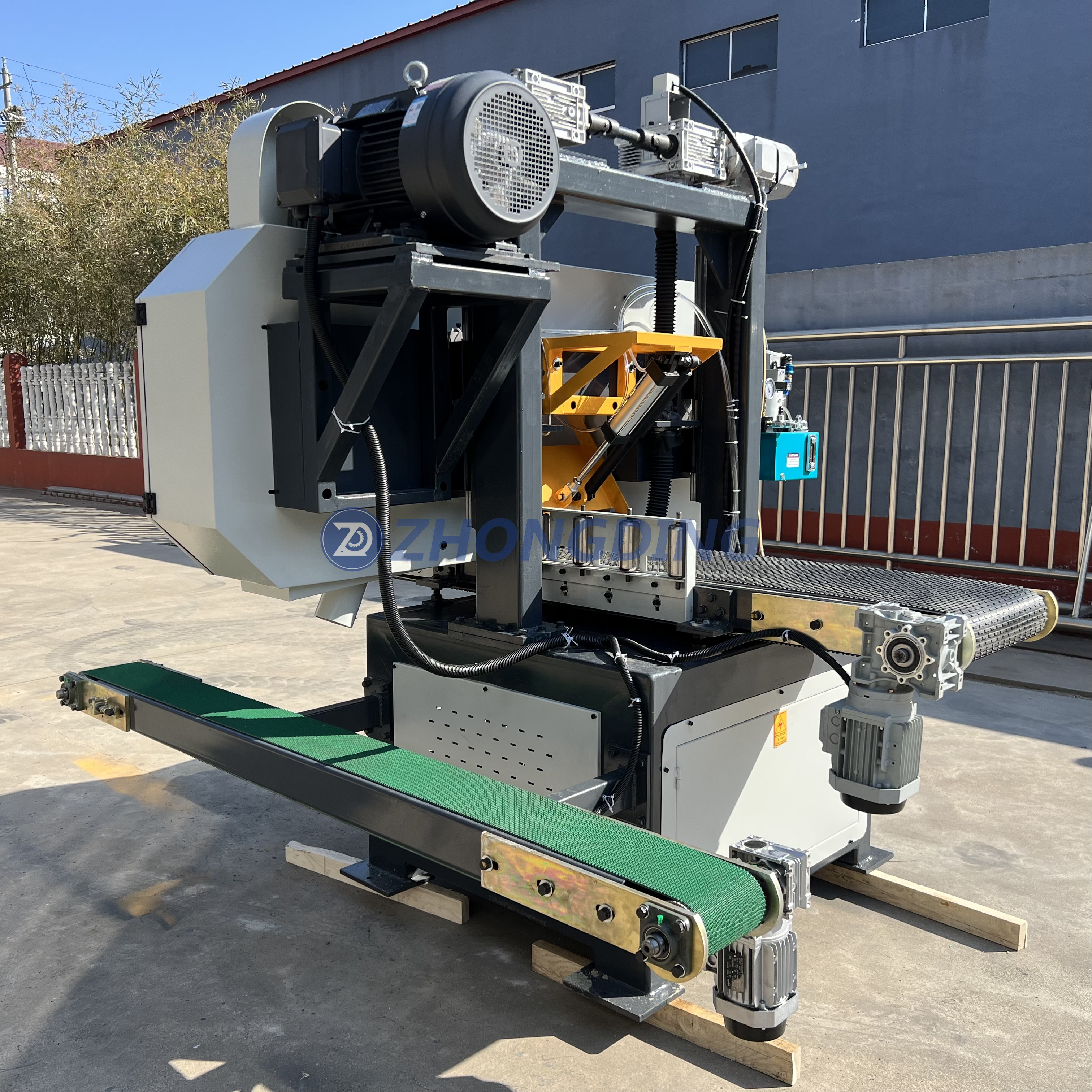 Станок ленточнопильный горизонтальный по дереву MJ3928X400