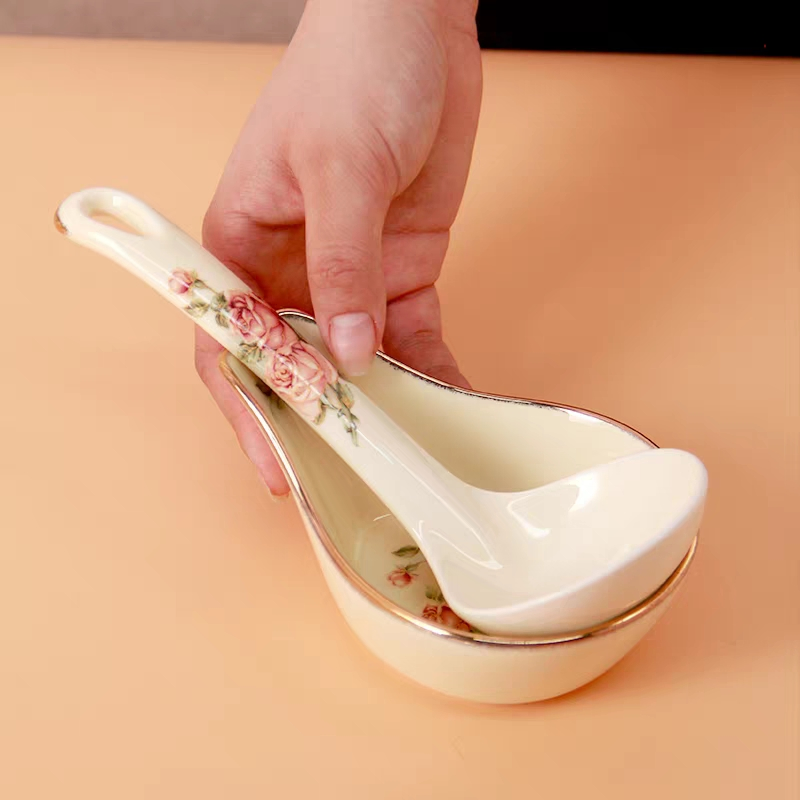 Elegant Ceramic Spoon Rest for a Tidy Kitchen Setup