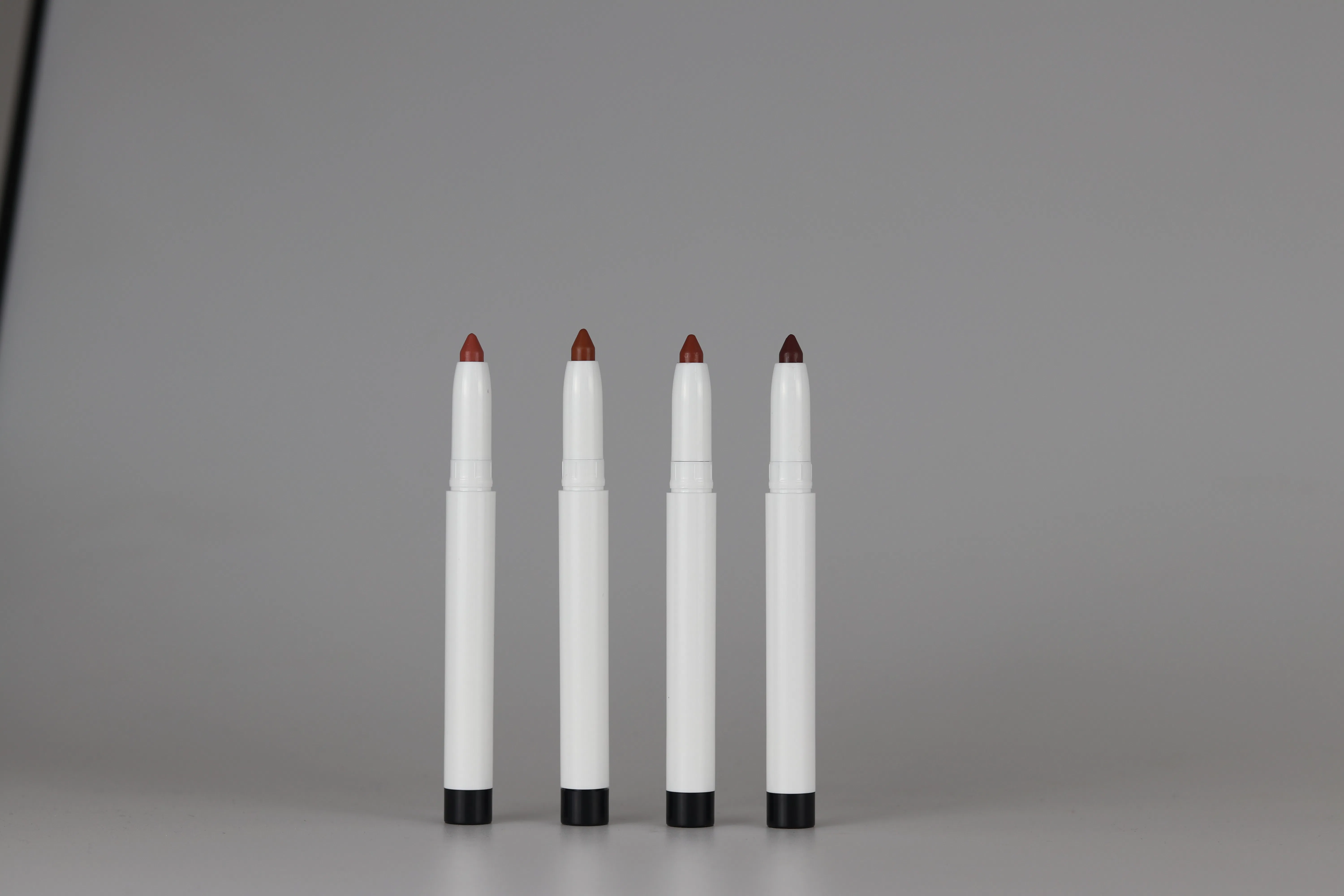 Perfectly Defined Lip Shape with Advanced Waterproof Formula