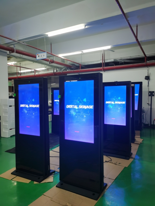 Двусторонний уличный рекламный экран-киоск 55 дюймов