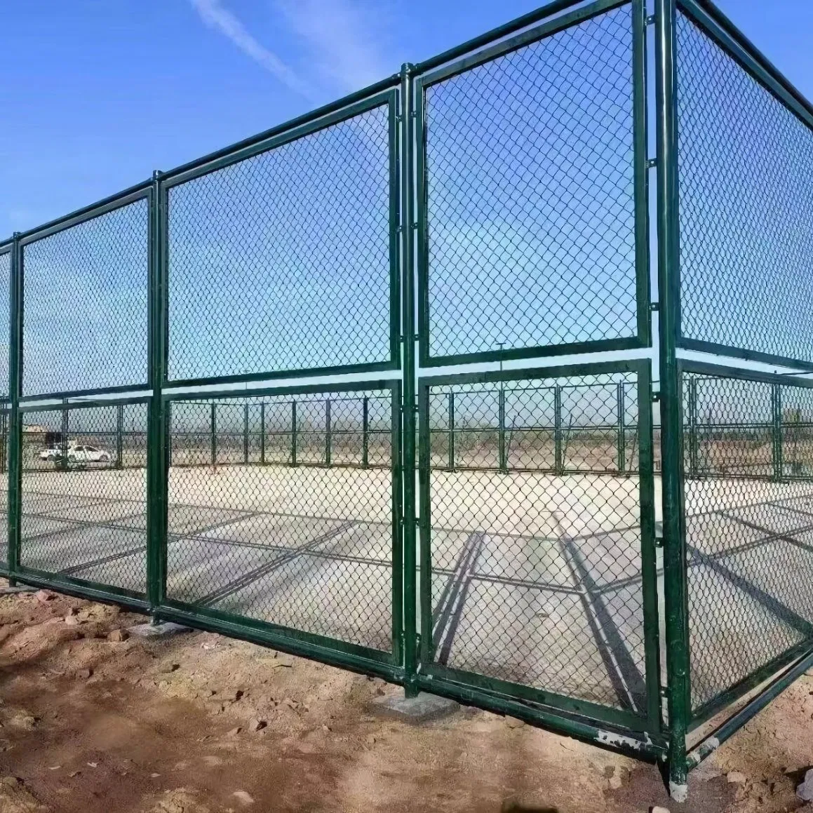 Wholesale Hot DIP Galvanized 6FT Chain Link Fencing Top with Barbed Wire for Farm/Garden/Park