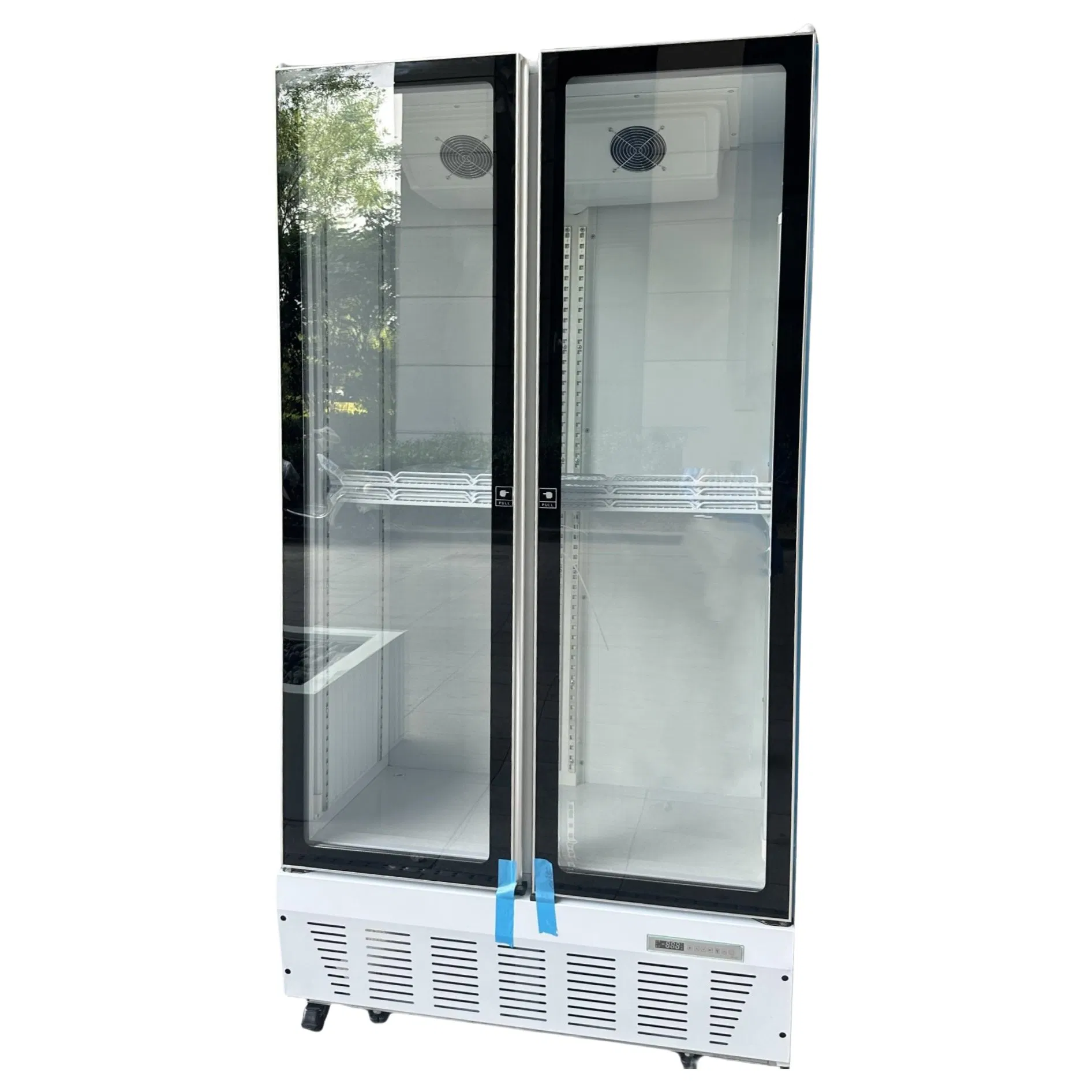 Вертикальный витринный холодильник с вентилятором, 739л