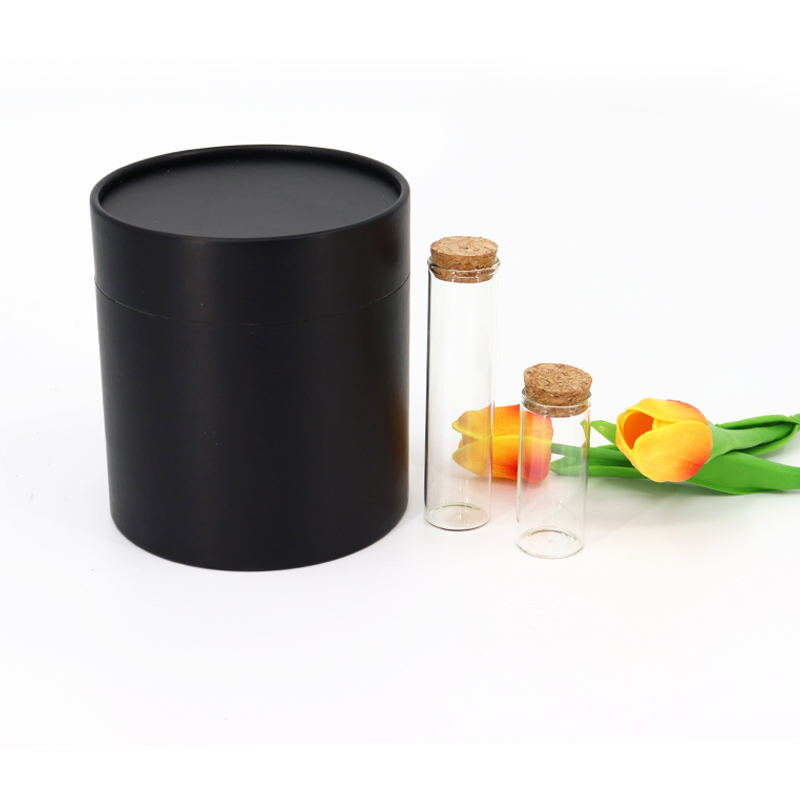 Прозрачная пробирка с плоским дном и пробкой