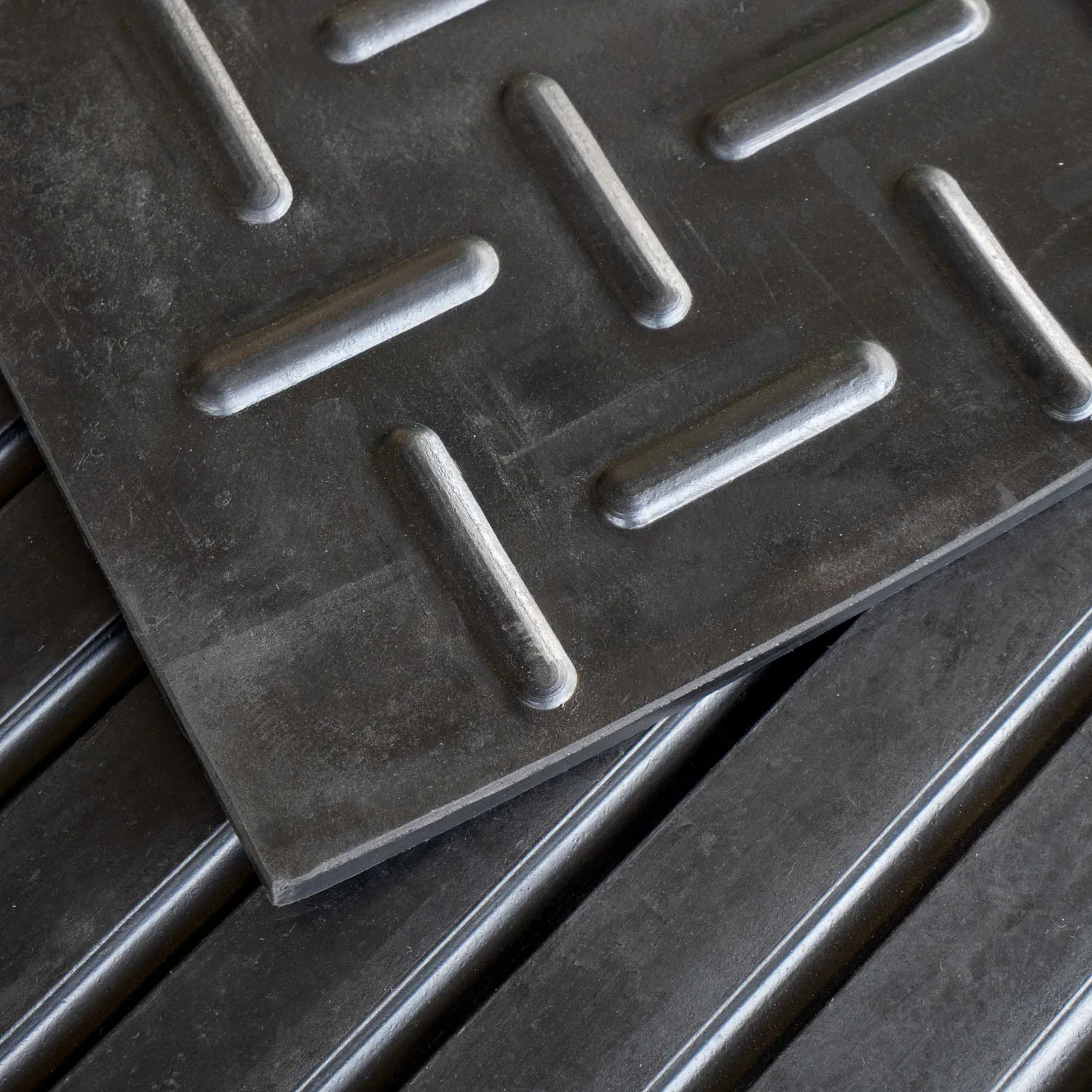 Factory Customize 12/17mm*1.22m*1.83m Rubber Cow Mat Floor