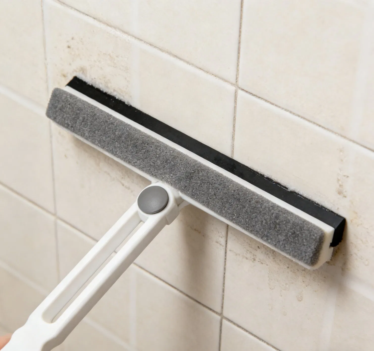 Hot Selling 2-in-1 Sponge Squeegee with Rotating Head Multi-Surface Window & Glass Cleaner for Bathroom, Shower & Car