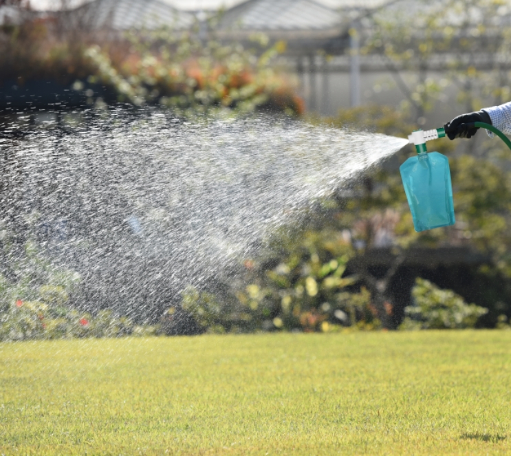 Liquid Lawn Fertilizer Hose End Sprayer Kit with Fertilizer Pouch