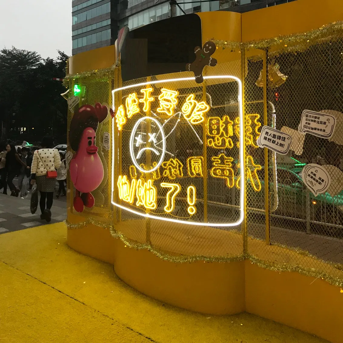 Professional Factory Boutique Store Retail Props Brand Display Shop Retail Store Decoration Window Display Props