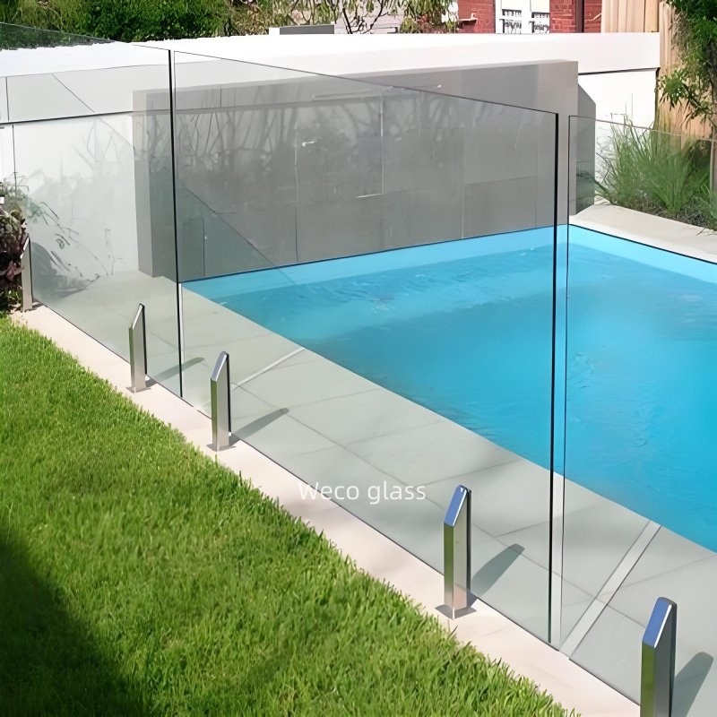 China Manufacturing Scratch-Resistant Bronze Grey Blue Color Toughened Low-Iron Tempered Glass