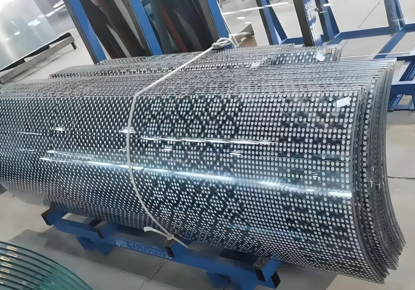 Long-Lasting Curved Safety Glass for Safe Construction Use