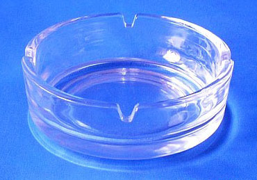 Chinese Supplier Sells Lightweight Utility Colored Glass Ashtrays