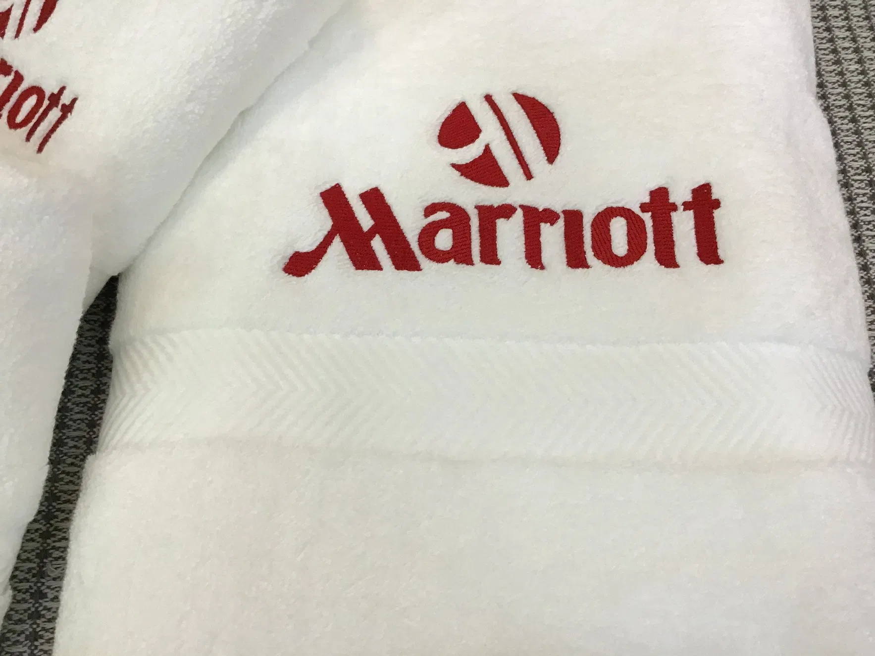 Wholesale Custom Logo Hot Sale Hotel Bath Towels Supplier in Pakistan Dobby Hotel