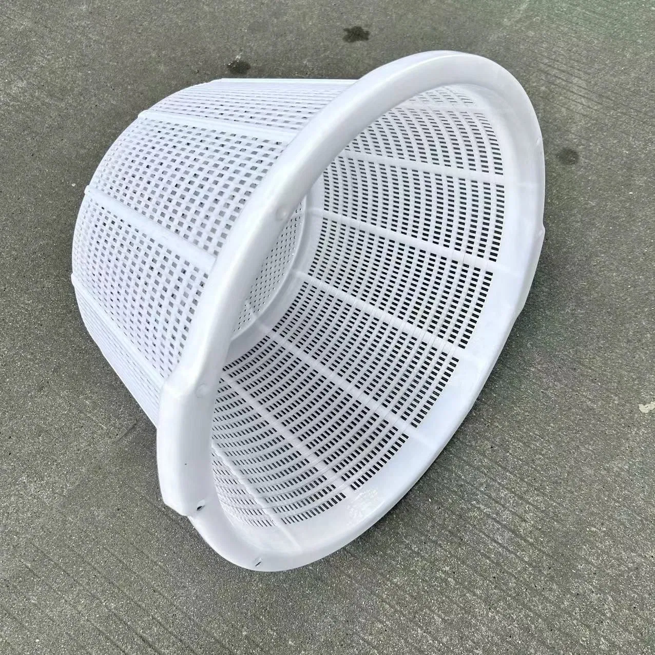 Durable Round White Plastic Baskets for Wholesale Fruit and Veggie Storage