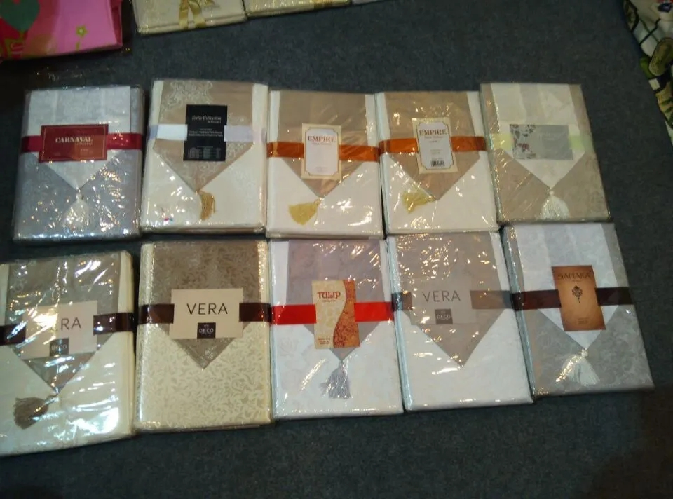 Polyester Solid Jacquard Table Cloth with Runner