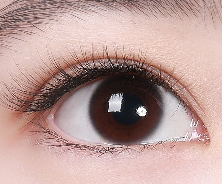 All-Day Volume Mascara for Water and Smudge Resistance