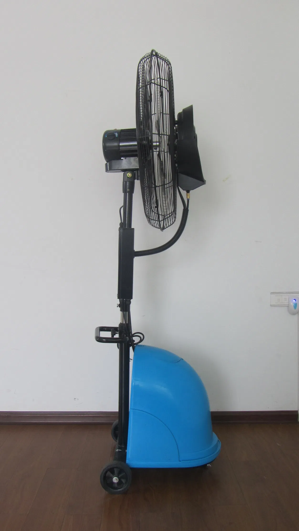 Туманный вентилятор MG-2602 с баком для воды