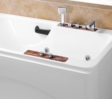 Угловая ванна с гидромассажем и аэромассажем