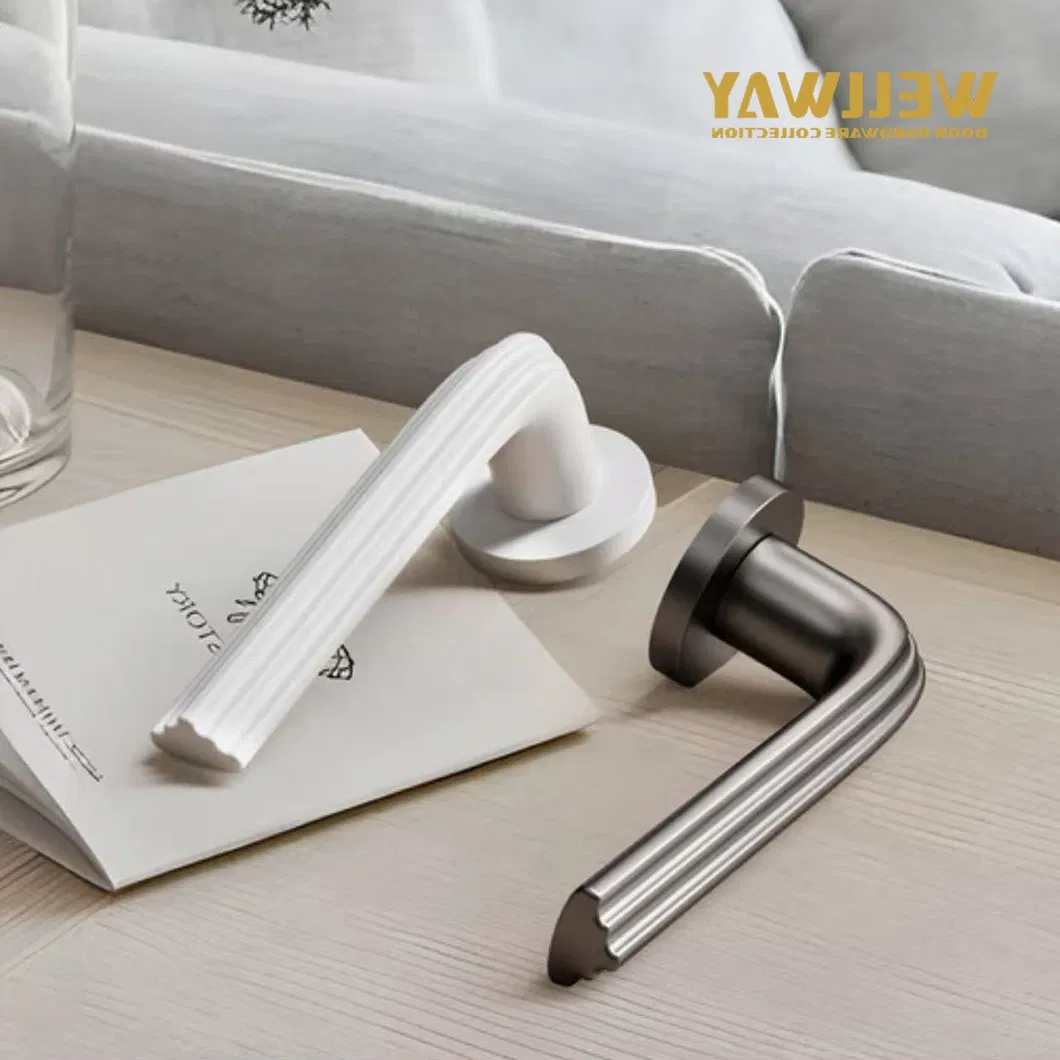 Elegant European Zinc Alloy Lever Door Handle with Sculpted Grooved Grip for Interior Wooden Door at Factory Price
