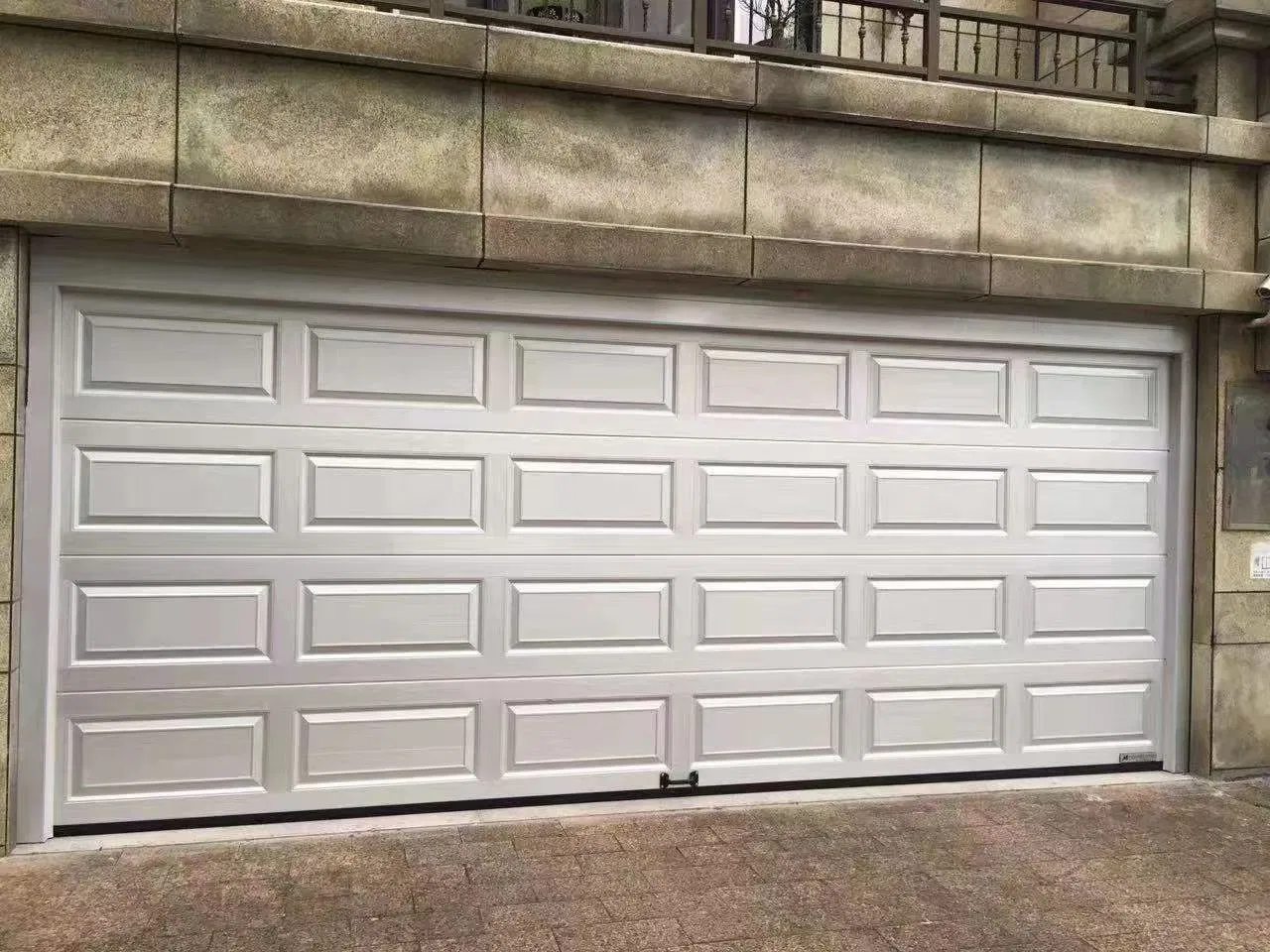 CE Approved Remote Controlled Automatic Sectional Overhead Sandwich Garage Door with Windows and Passing Door