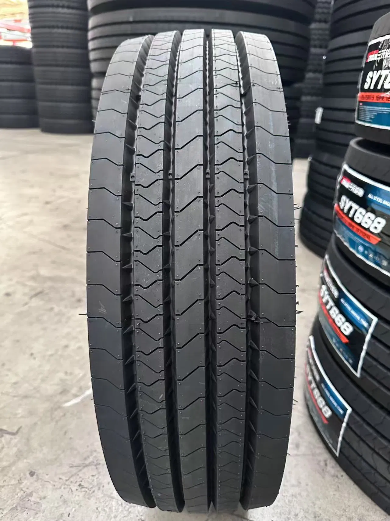 Шина грузовая 215/75 R17.5 с блочным протектором