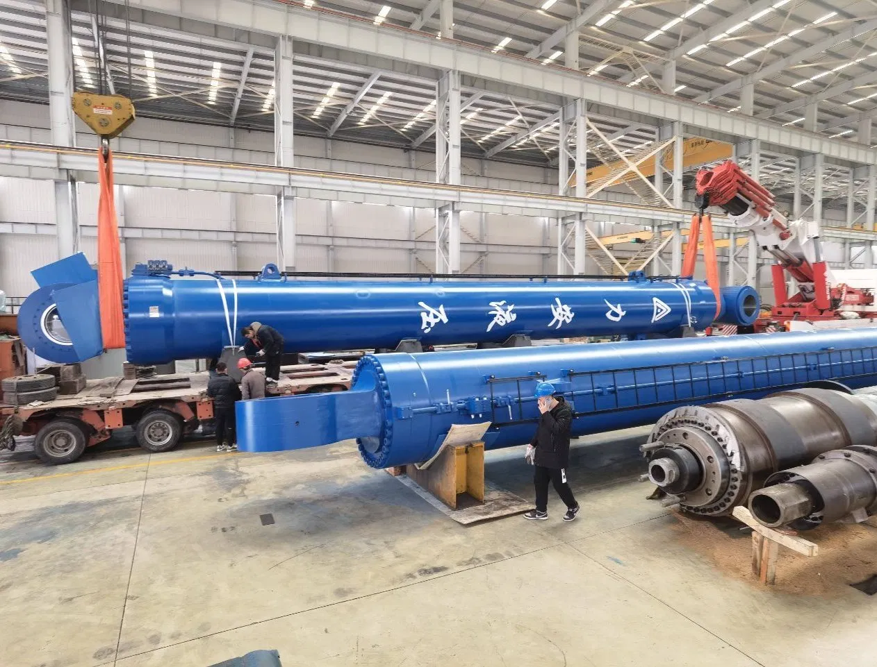 Гидравлический цилиндр двойного действия 200т для сваебойных барж