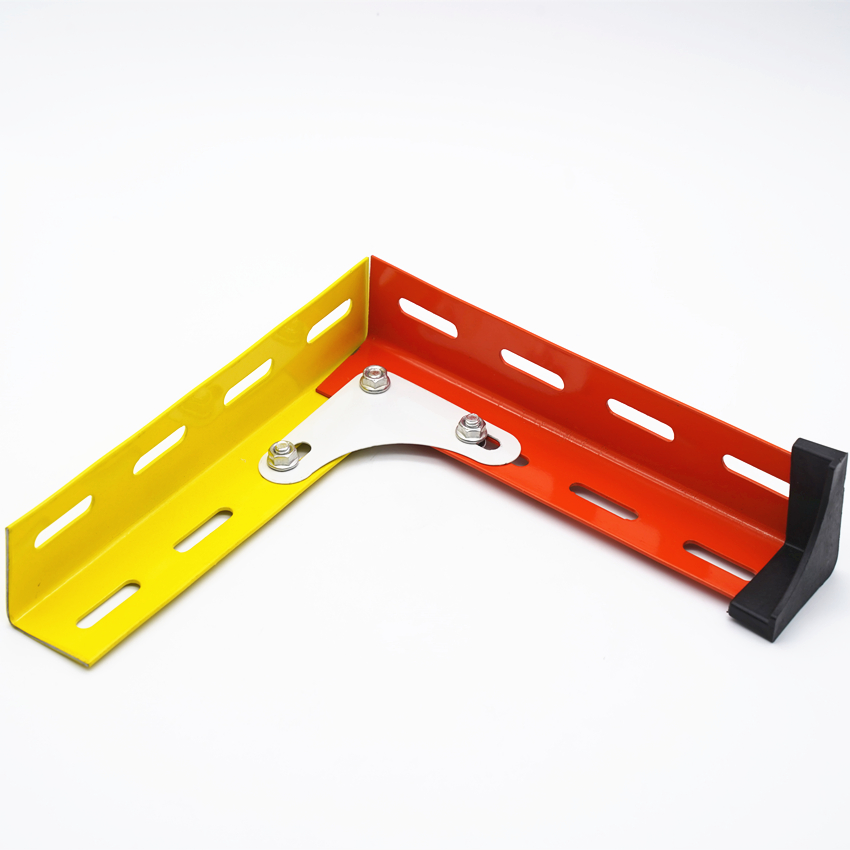 China Supply Good Quality Galvanized Slotted Steel Angle with Hole