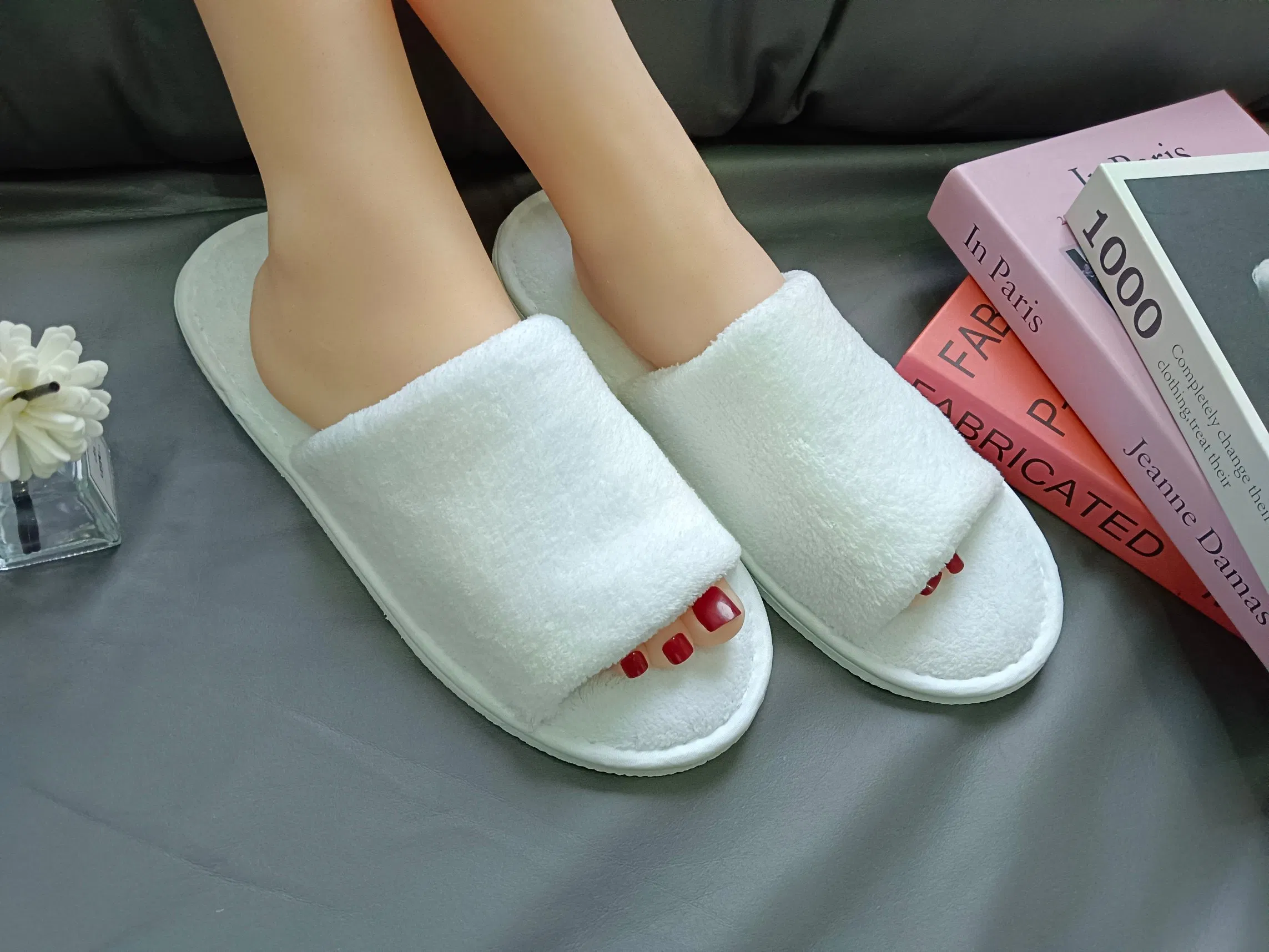 Factory Wholesale Custom White Coral Fleece Velvet Closed Toe Hotel Slippers Disposable Slippers