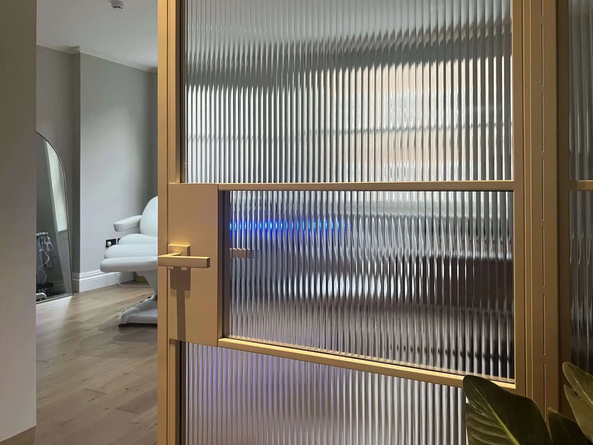 Vertical Ribbed Decorative Patterned Glass for Interior Partitions