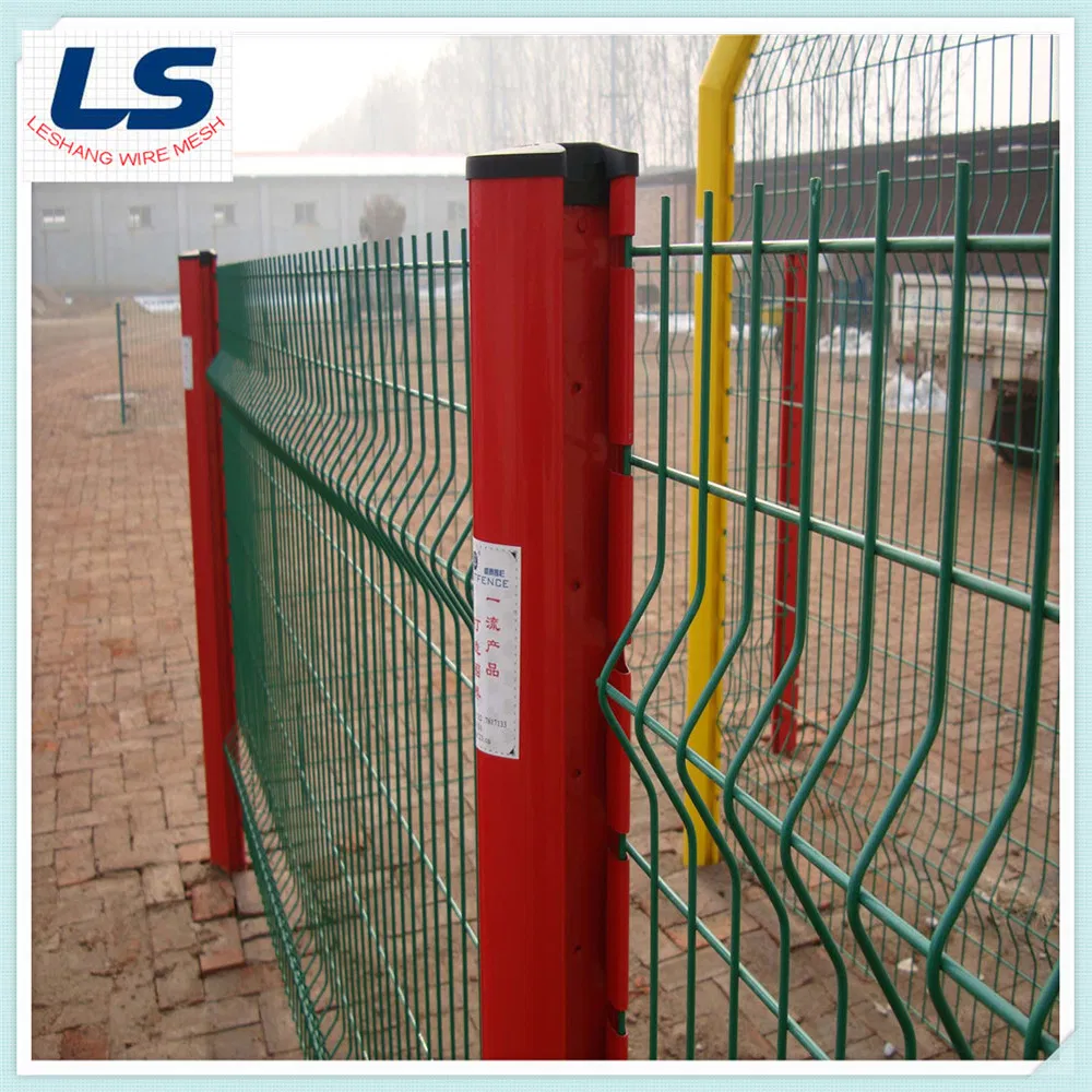Wire Mesh Fence in Triangular Bend