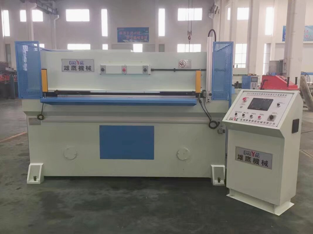 Auto-Feeding by Rubber Roll Hydraulic Press Cutting Machine for Carpet Textile Cleaning Supplies