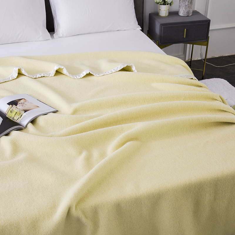 Hotel All Saeson Queen Size Custom Pineapple Checked Blankets