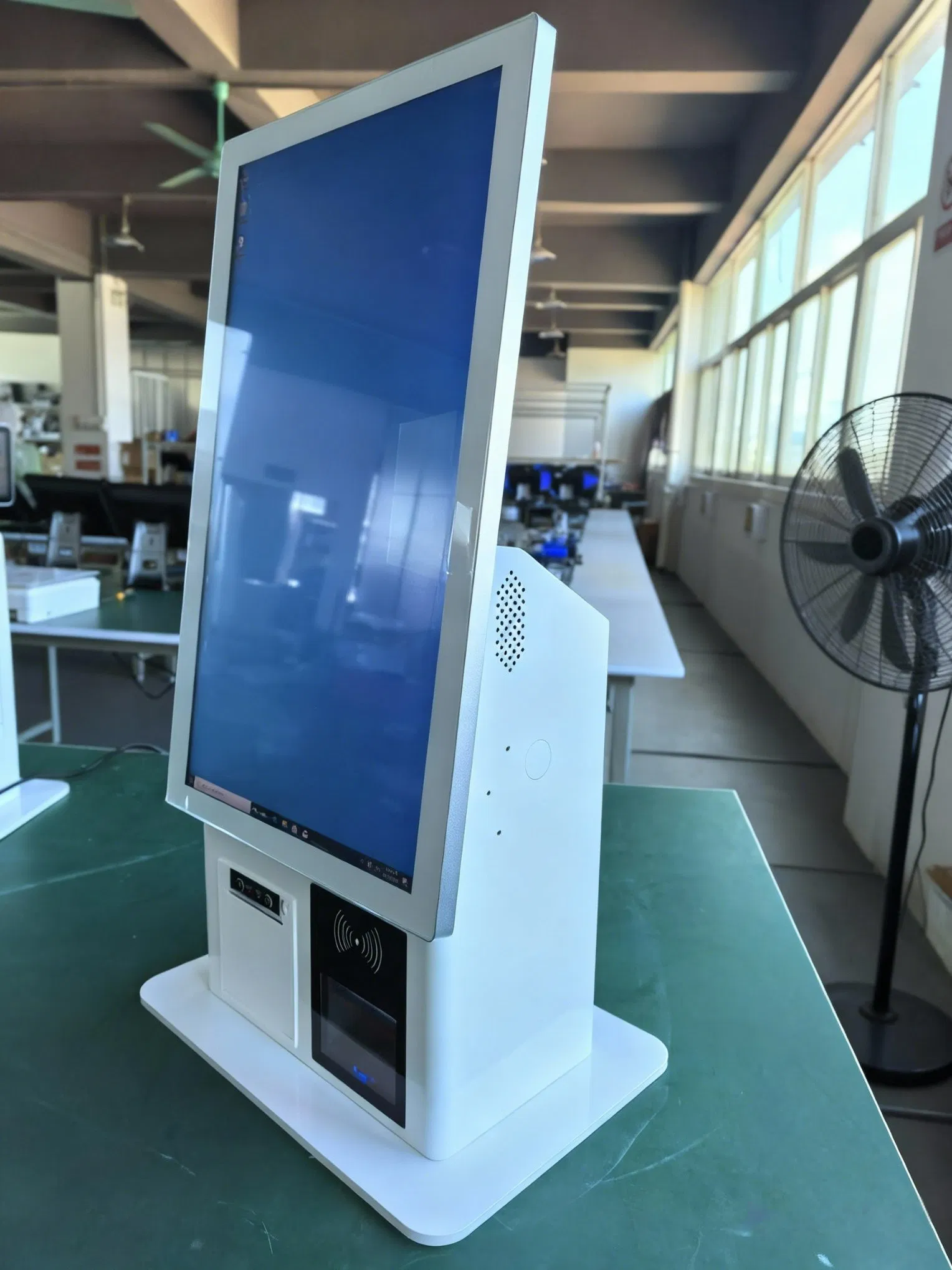 POS-киоск 23.8" с NFC, принтером и сканером