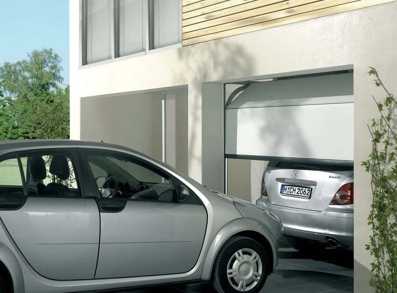 Remote Control Automatic Industrial Commercial Sectional Security Fireproof Garage Doors with High Quality