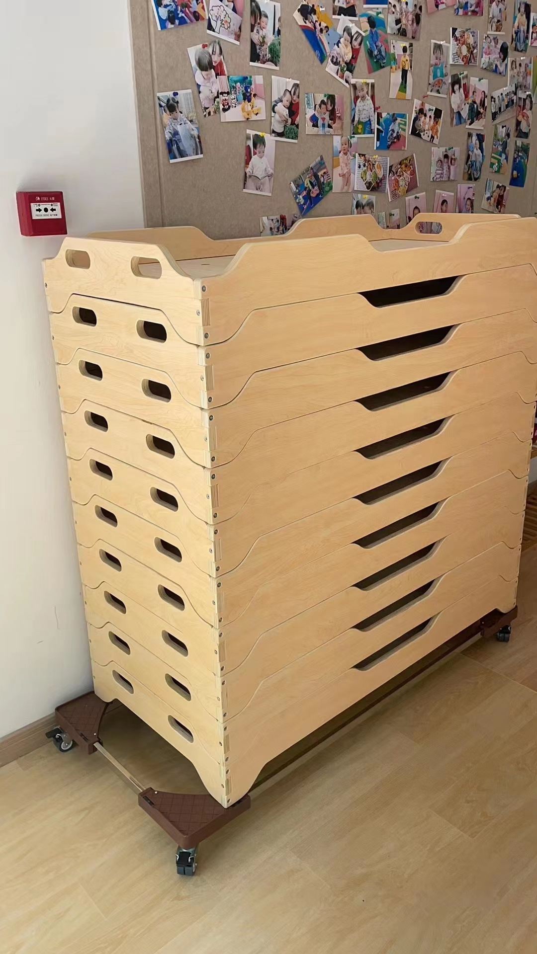 Кровать-домик детская деревянная Монтессори для малышей