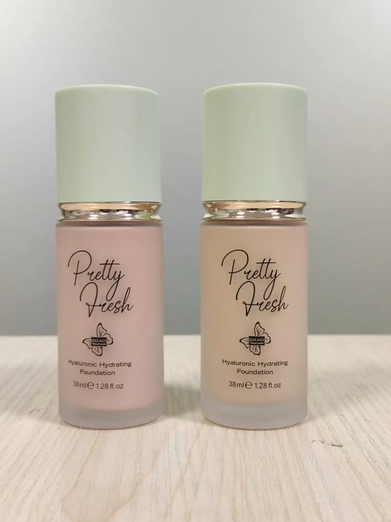 Pretty Fresh Foundation Hydrating with Hyaluron + Aloe Vera 24 H Long-Lasting Hydration