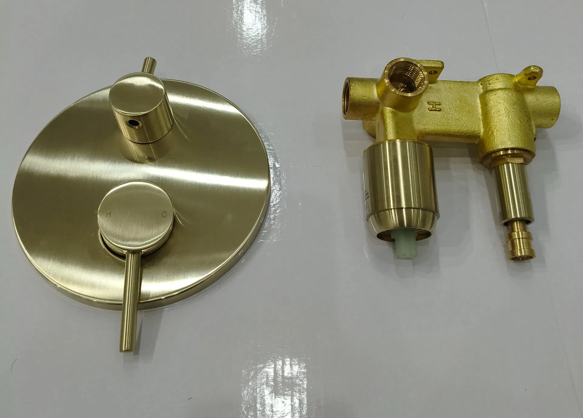 Bathroom Sanitary Ware 160mm Brass Plate Strict QC Inspection Shower Mixer with Diverter