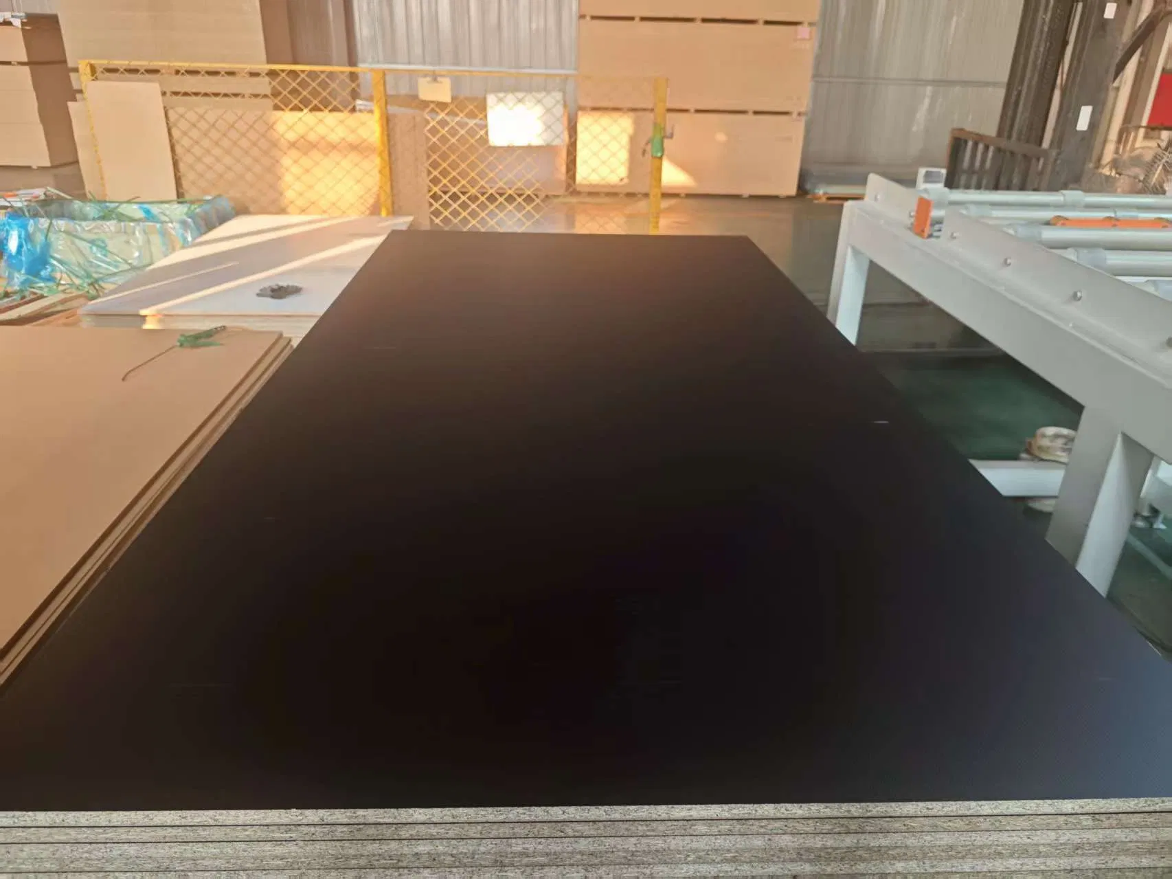 Heatproof Melamine Particle Board with Excellent Durability for Restaurant and Hotel Interior Design