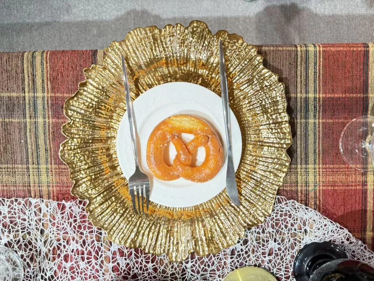 Elegant 33cm Gold Charger Plate Table Decoration Plate