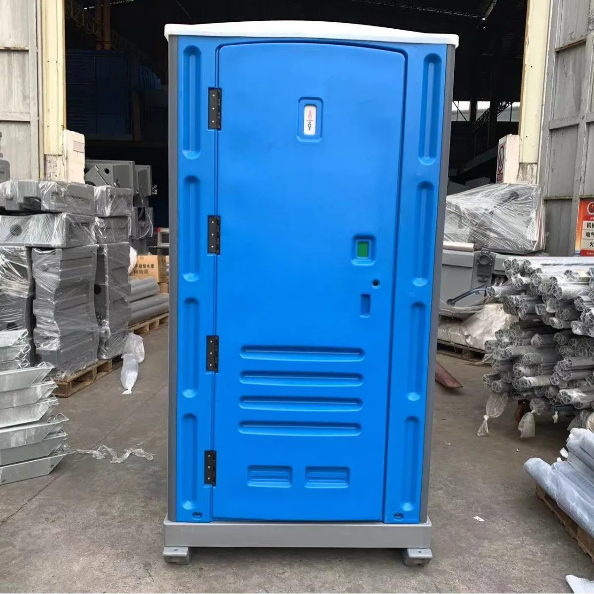 High-Capacity Lightweight Camping Toilet Designed for Backpacking