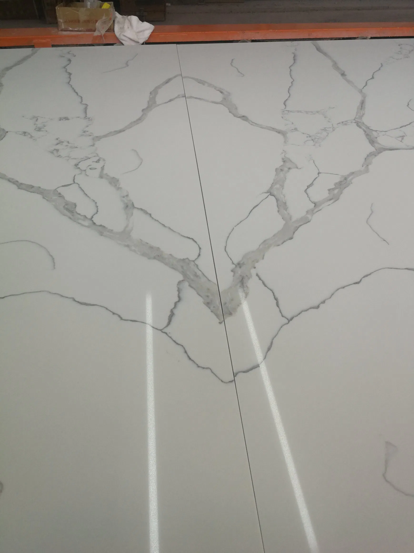 Calacatta White with Black Veins Artificial Quartz Stone for Kitchen Standard Countertop/Island