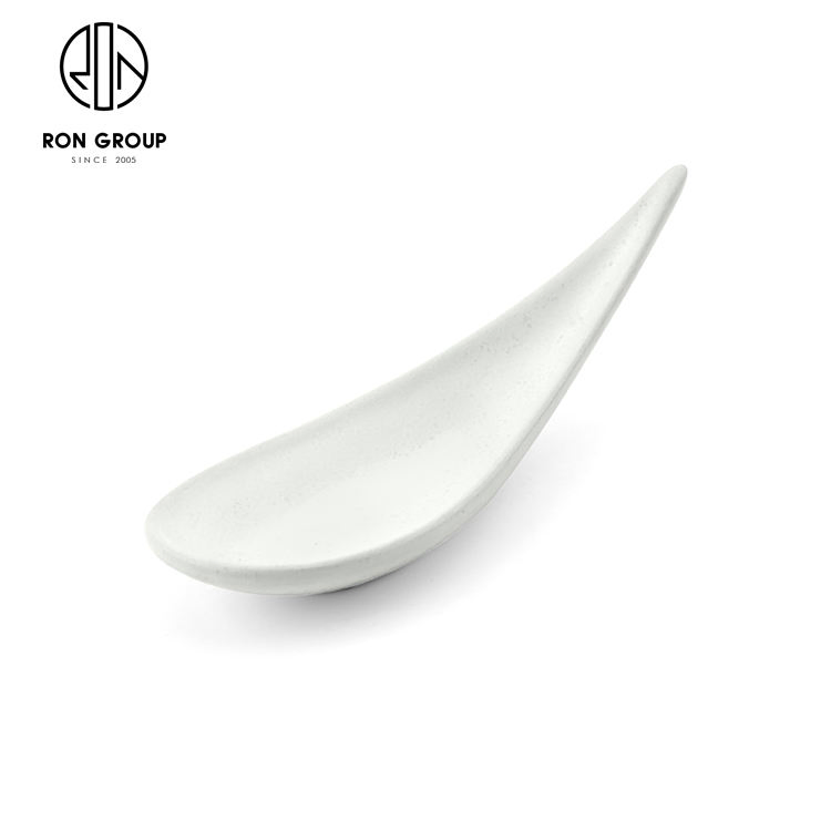 Factory Price White Leaf Shape Porcelain Dinnerware Customized Ceramic Spoon for Coffee Shop Restaurant Commercial Catering Use