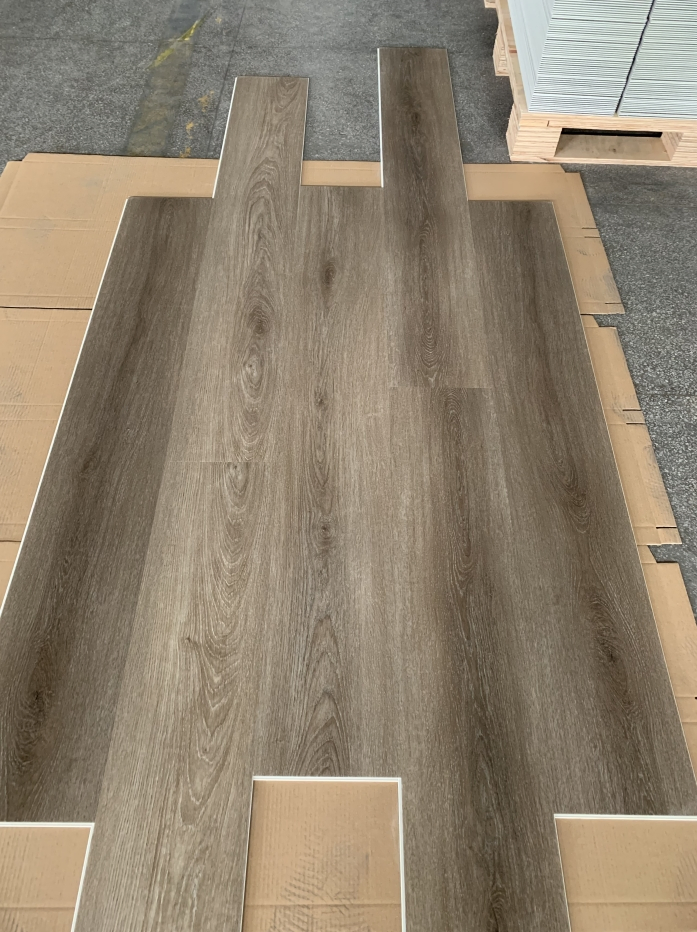 Антискользящая SPC плитка 4мм с шумоизоляцией под дерево