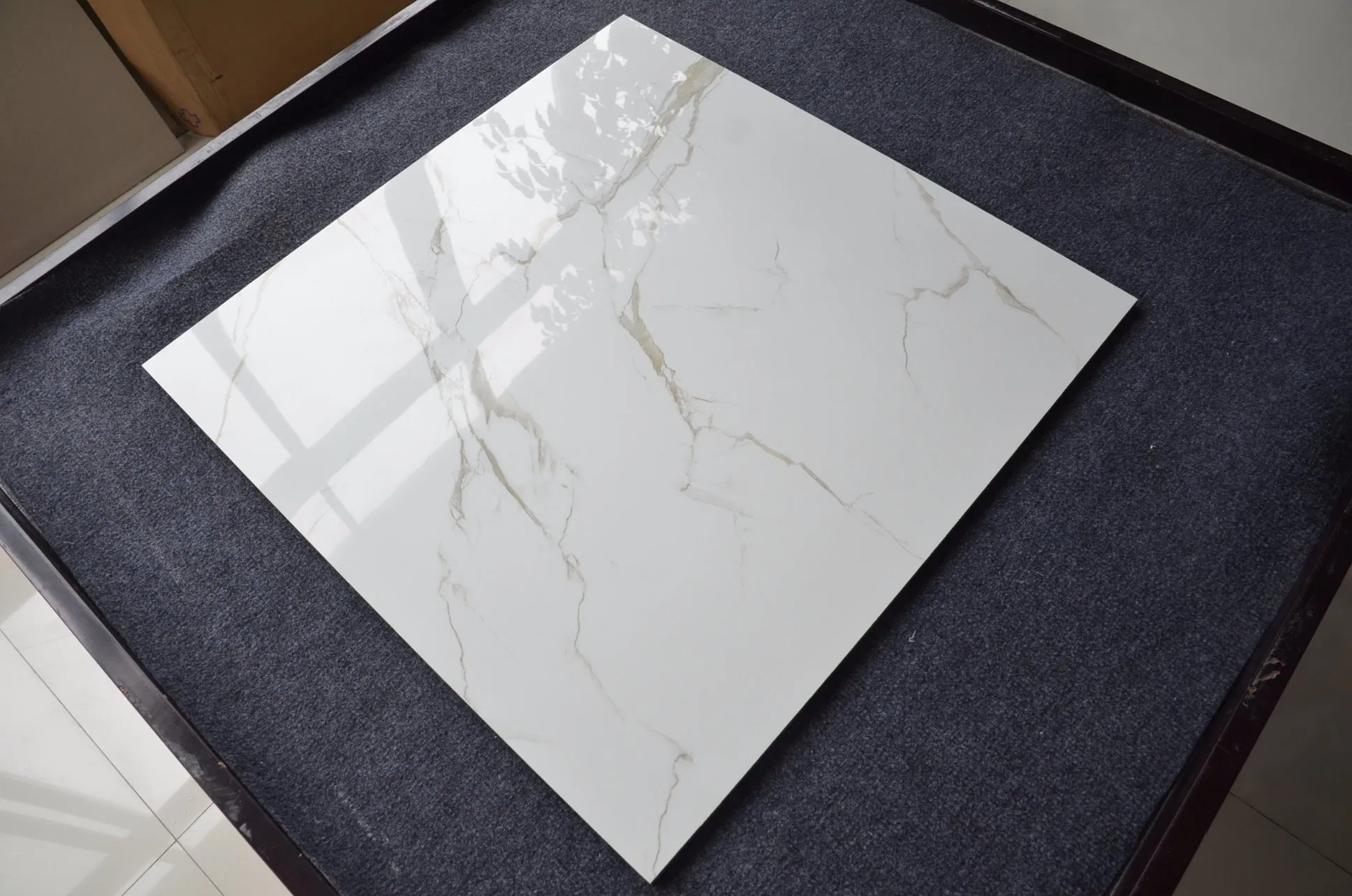 Wholesale Porcelain Glazed Tile 60X60 American Style Apartment Dining Room Polished Porcelain Tile