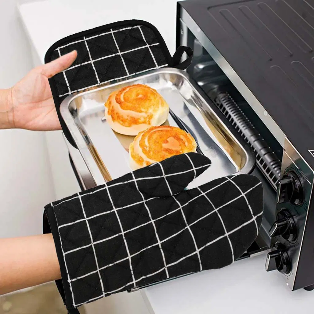 Two-Piece Set of Heat-Insulating Gloves, Microwave Gloves, Oven Gloves and Baking Protective Gloves