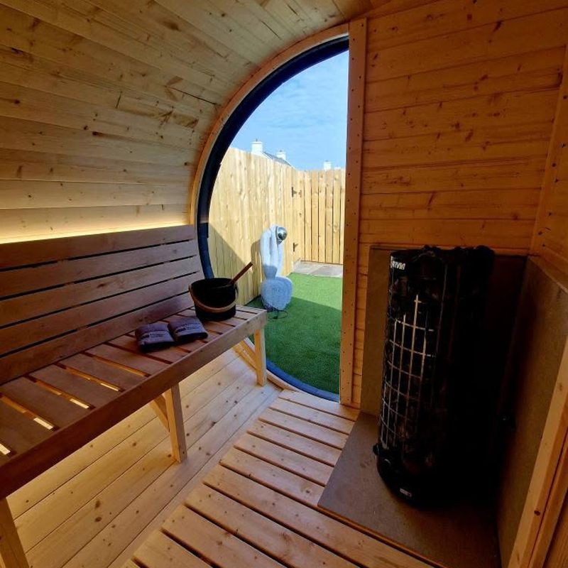 Панорамная сауна-бочка 13FT с раздевалкой