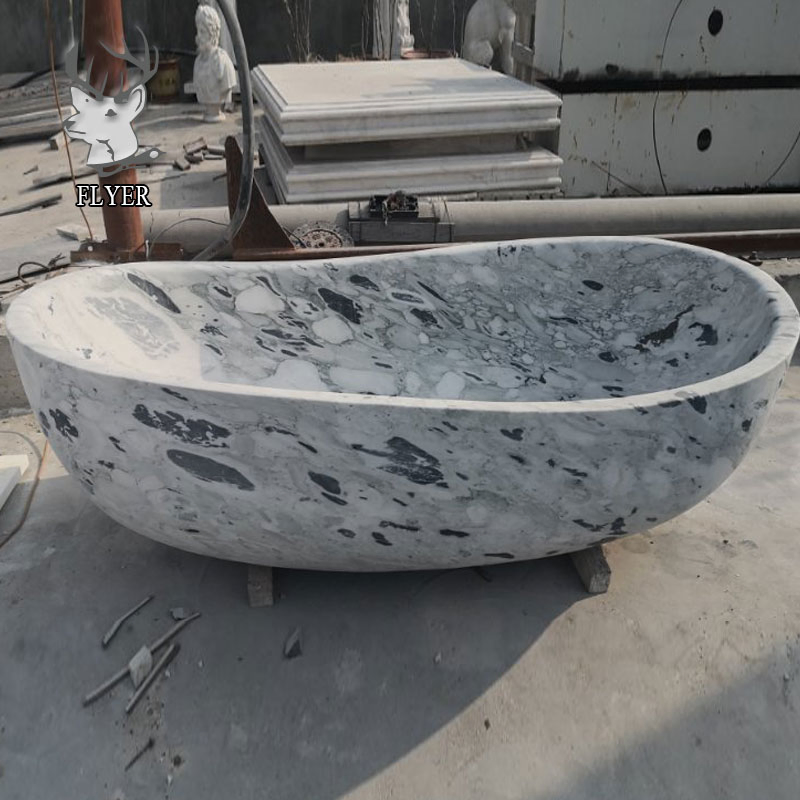Отдельностоящая мраморная ванна для ванной комнаты