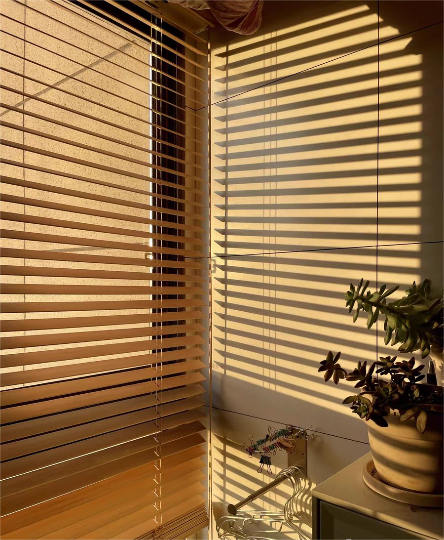 Faux Wood Blinds and Wooden Venetian Blinds Motorized for Windows