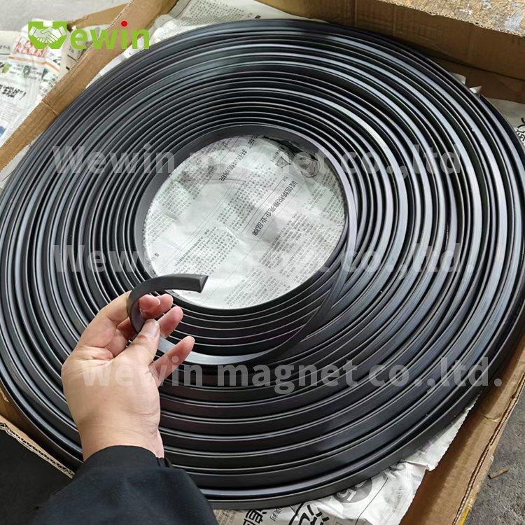 20mm Triangle Magnetic Rubber Chamfer Strip Precast Concrete Shuttering Magnet Strip