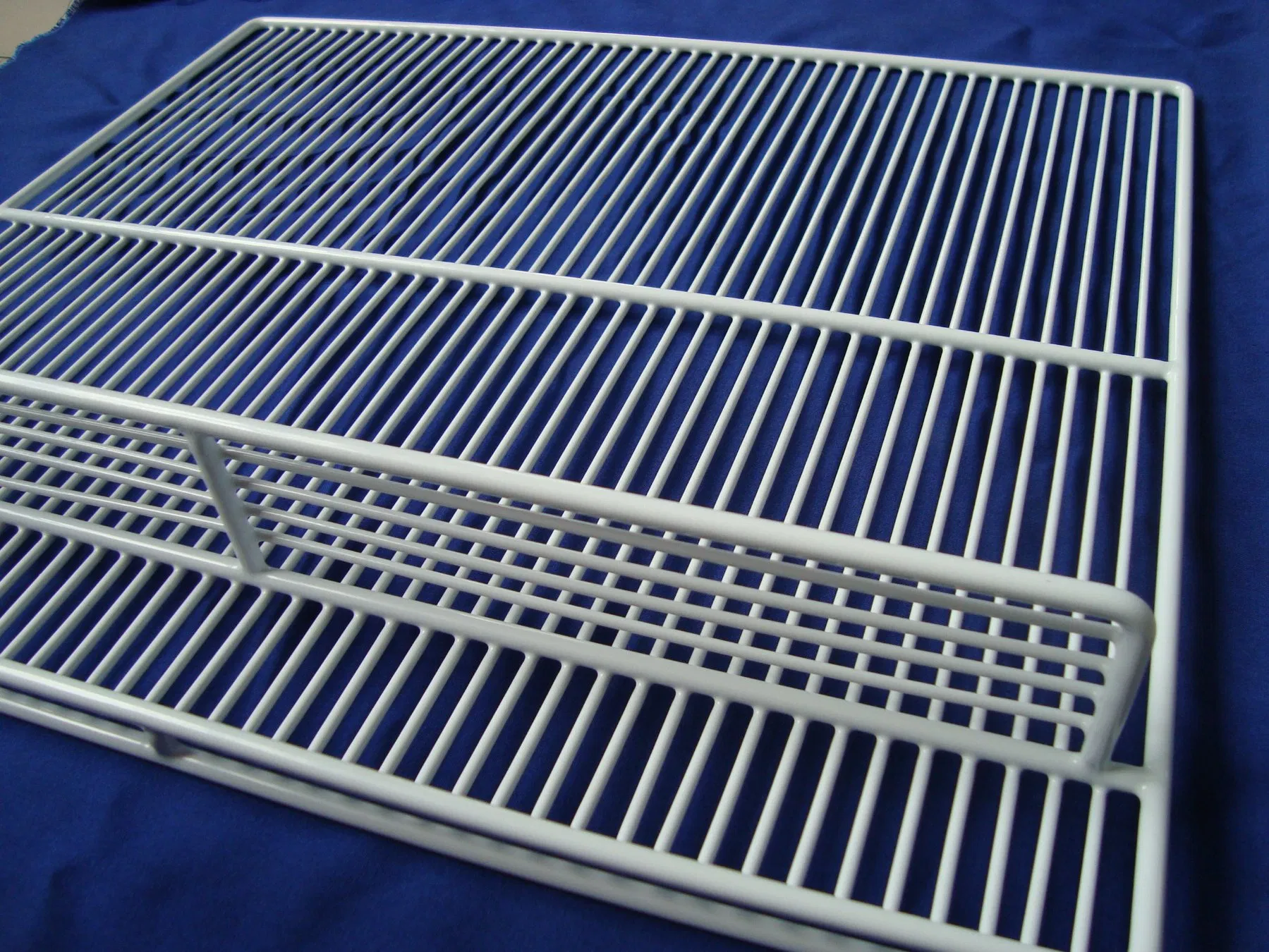 Customized High Quality PE Coated Steel Wire Rack Metal Shelves with Plastic Coating