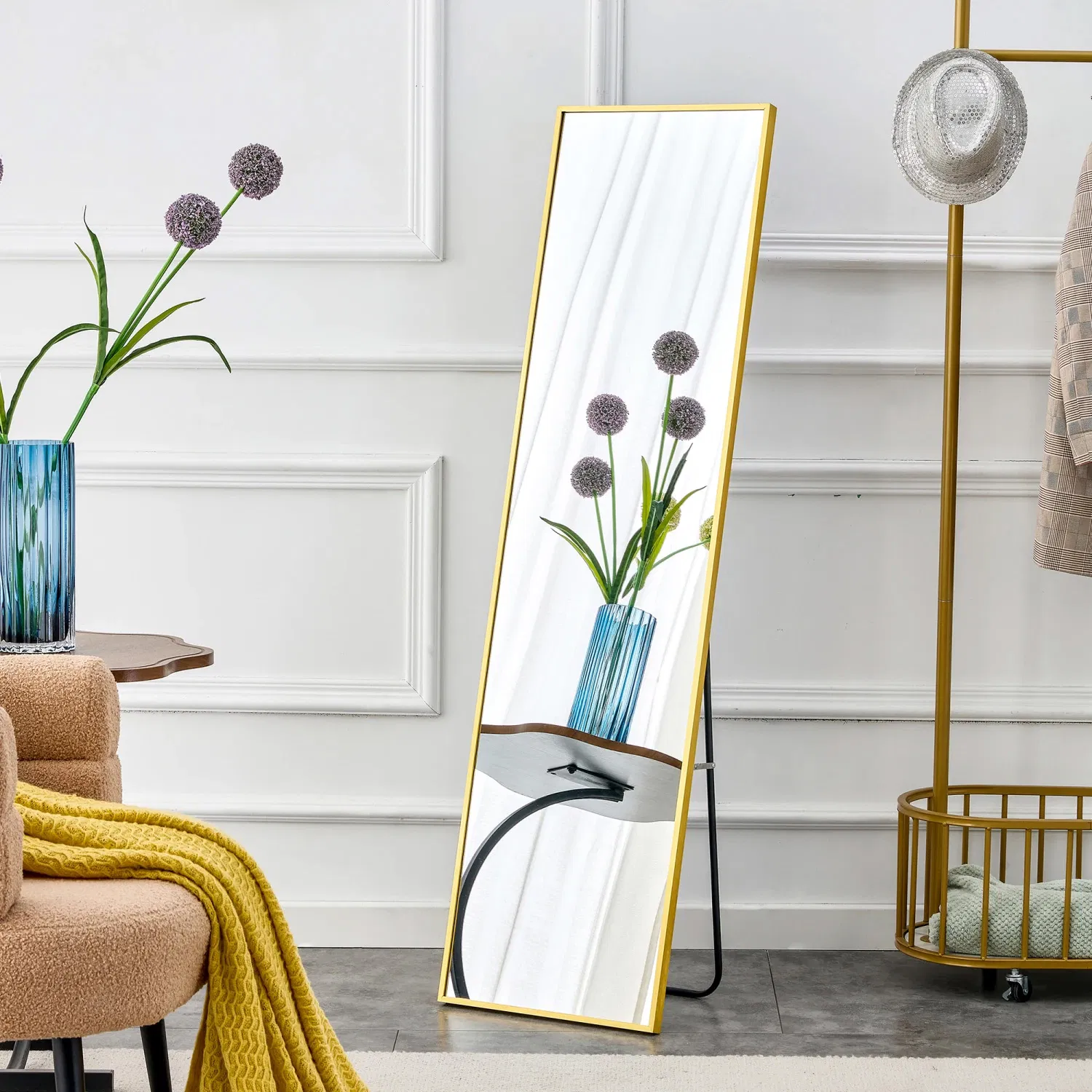 The Wall-Mounted Full-Length Mirror with an Aluminum Alloy Metal Frame Can Be Used as a Bathroom Makeup Mirror and Placed at The Entrance of The Bedroom.