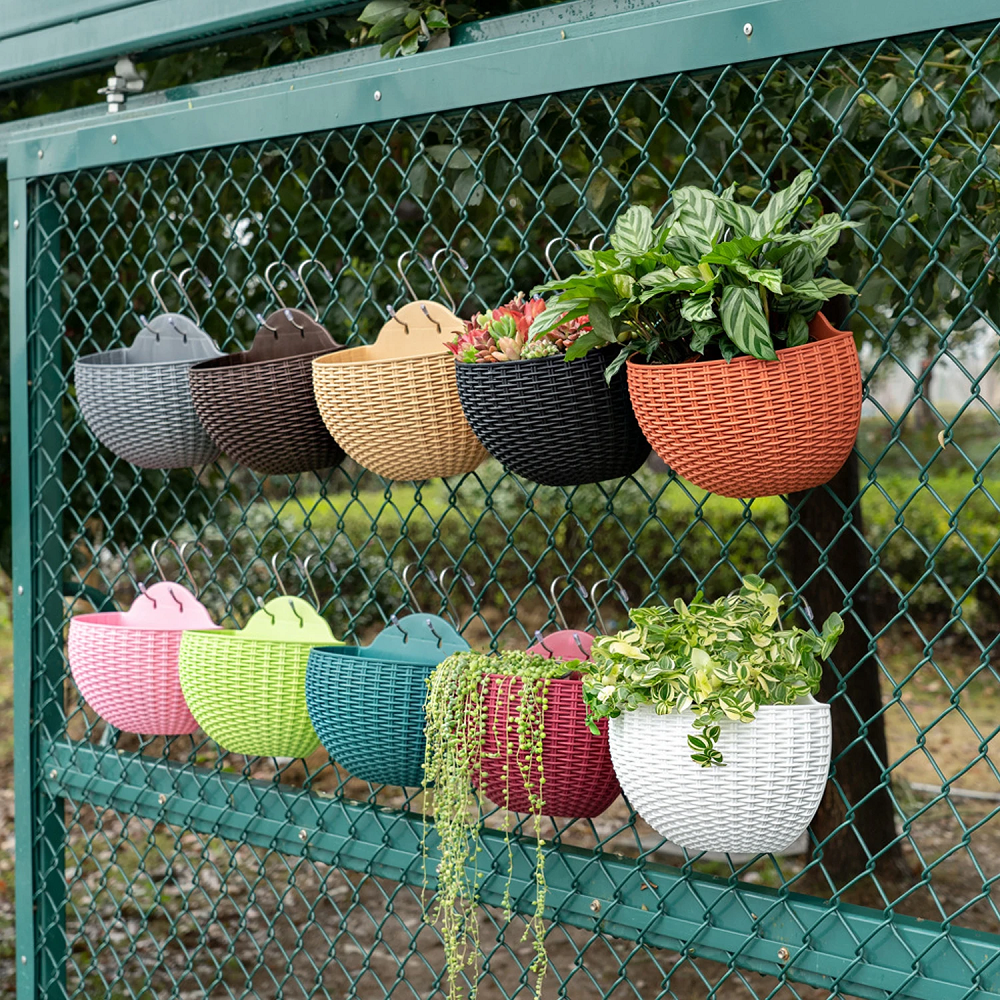 Горшок настенный для цветов ротанг